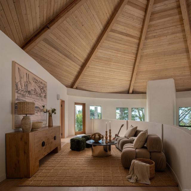 Detail Gallery Image 22 of 56 For 14847 Vista Del Oceano, Del Mar,  CA 92014 - 5 Beds | 4 Baths