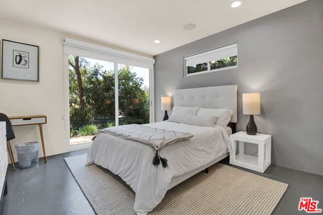 9892 BEVERLY GROVE Drive, Beverly Hills CA: https://media.crmls.org/mediaz/921299bb-ea9d-40af-9714-275660013c1b.jpg