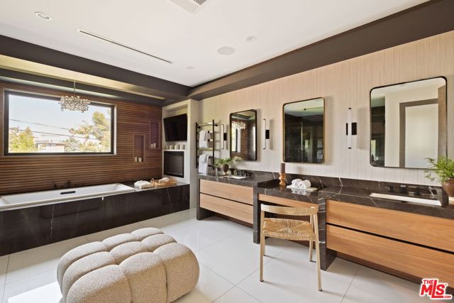 816 N Stanley Avenue, Los Angeles CA: https://media.crmls.org/mediaz/9212e782-292b-4216-9862-c99b68ecc34d.jpg