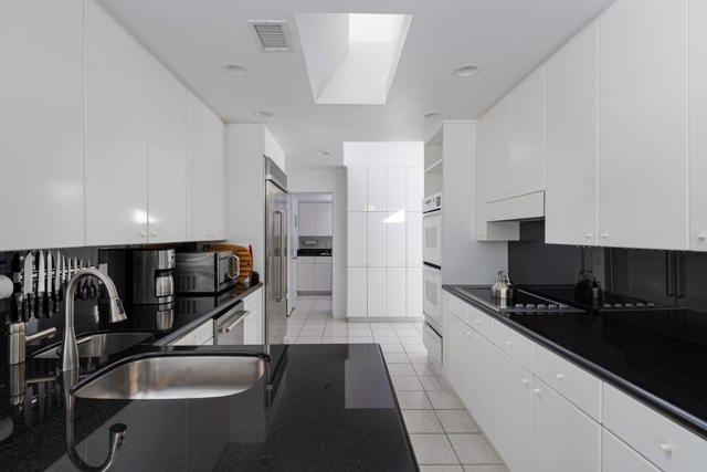 337 Westlake Terrace, Palm Springs CA: https://media.crmls.org/mediaz/92137d76-da92-4233-b8d8-d455434e6ead.jpg