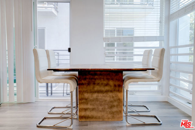 1875 W 20th Street, Los Angeles CA: https://media.crmls.org/mediaz/9213c414-74a0-4d0c-8954-2a777e4a2b36.jpg