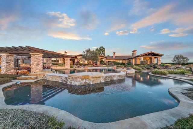 15707 Blue Crystal Trl, Poway CA: https://media.crmls.org/mediaz/9213cbba-2e9b-46d5-87f0-d6c7accc84e8.jpg