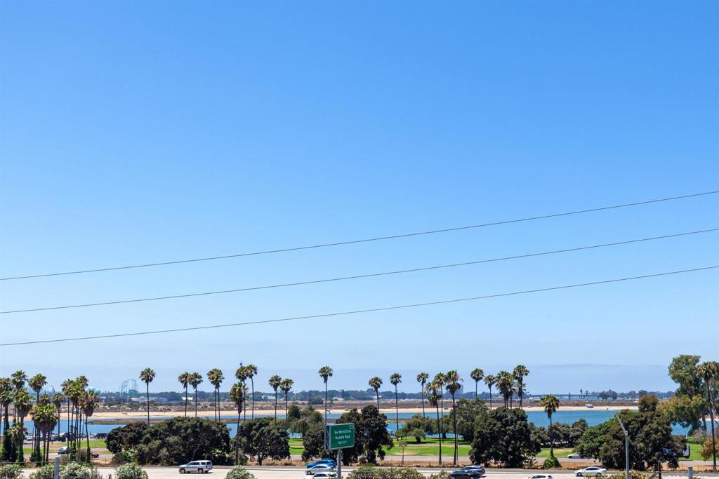 https://media.crmls.org/mediaz/9213e3b1-2dae-49f9-8f75-d0ee798e6724.jpg?preset=X-Large