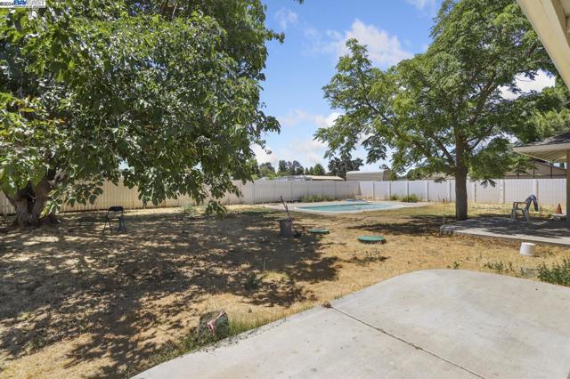 Image 37 of 47 For 16650 Von Sosten Road