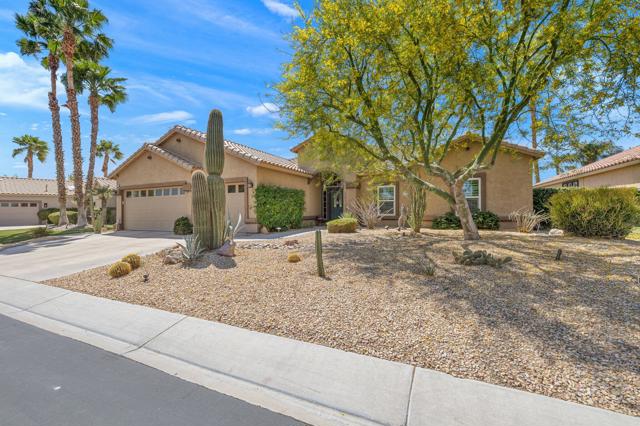45553 Meadow Lake Drive, Indio CA: https://media.crmls.org/mediaz/921436af-df3c-4585-987e-8f7c7a3d08e5.jpg