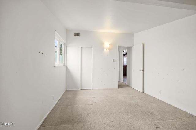 1218 Cornwall Lane, Ventura CA: https://media.crmls.org/mediaz/9214c562-dcb7-4342-8362-3cf111df2045.jpg