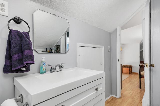 11270 San Luis Rey Dr, Valley Center CA: https://media.crmls.org/mediaz/92156bd8-0010-447b-b6fd-63276a4a61a1.jpg