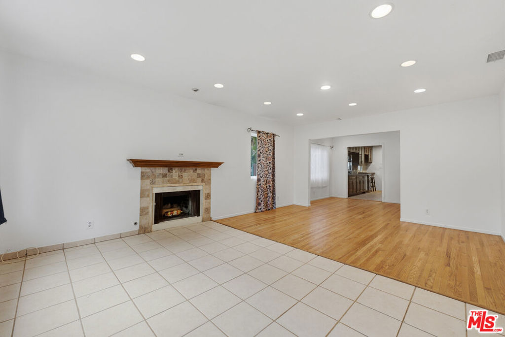 https://media.crmls.org/mediaz/9215a497-5643-4b5e-9462-55997ea94368.jpg?preset=X-Large