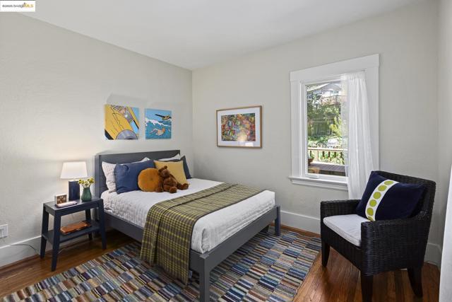 1081 Keith Ave, Berkeley CA: https://media.crmls.org/mediaz/921618e2-eae3-478d-9c48-7d7873699bd9.jpg