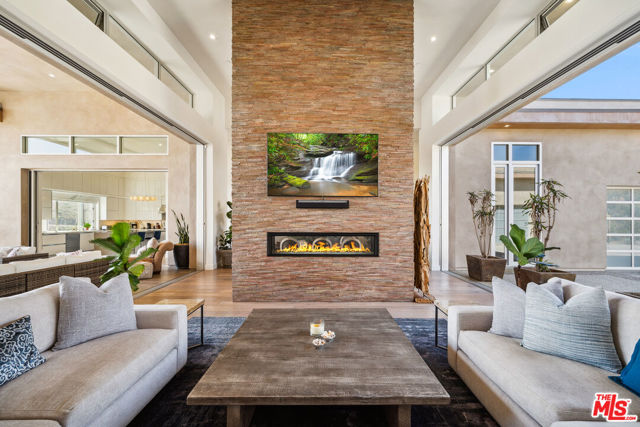 10715 Yerba Buena Road, Malibu CA: https://media.crmls.org/mediaz/92163b90-3b52-463f-af19-102fd5f4ca2d.jpg