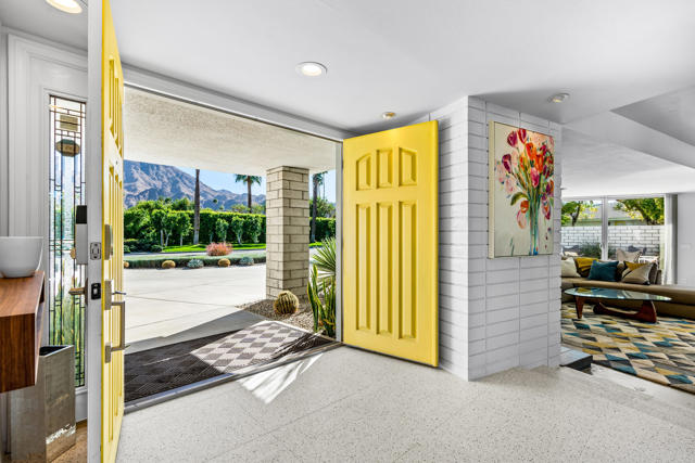Image 5 of 60 For 76080 Fairway Drive