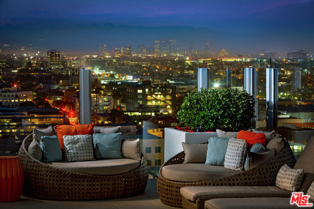 1221 W OCEAN Avenue, Santa Monica CA: https://media.crmls.org/mediaz/92175af3-d284-49f8-90cf-e9be6a608f5e.jpg