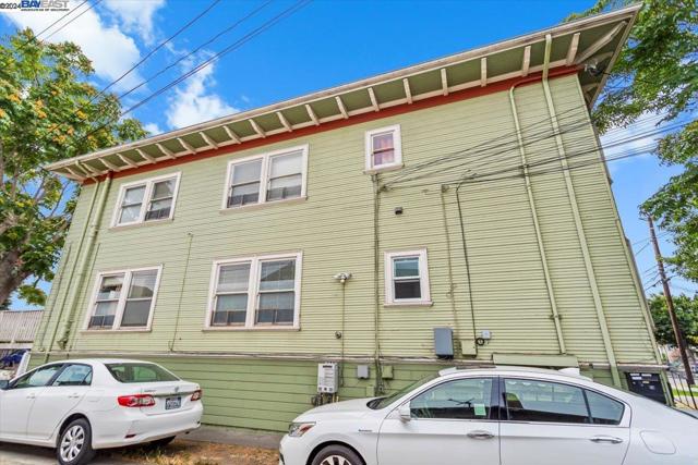 Image 17 of 27 For 954 Park St  