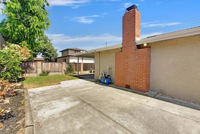 26623 ELDRIDGE AVE, Hayward CA: https://media.crmls.org/mediaz/9217a62c-26e2-4568-b28a-4c86983fc2f9.jpg