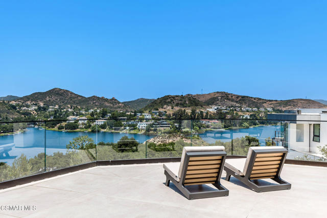 118 Giles Road, Lake Sherwood CA: https://media.crmls.org/mediaz/9218140b-6a38-4d73-b39b-0e24b4b04f30.jpg