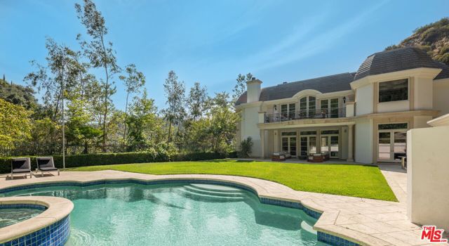 10509 Vestone Way, Los Angeles CA: https://media.crmls.org/mediaz/9218849f-e5b6-4698-a7db-c53cd5d213ae.jpg
