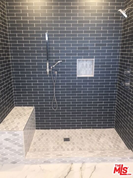 1445 S FAIRFAX Avenue, Los Angeles CA: https://media.crmls.org/mediaz/9218930a-12bb-4161-89cd-ee35d415d4f1.jpg