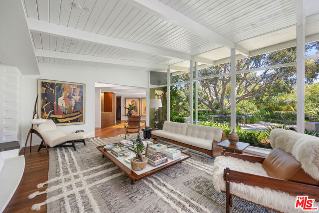 2179 Mandeville Canyon Road, Los Angeles CA: https://media.crmls.org/mediaz/9218a1fd-ff62-4bab-933c-6271d33cd893.jpg