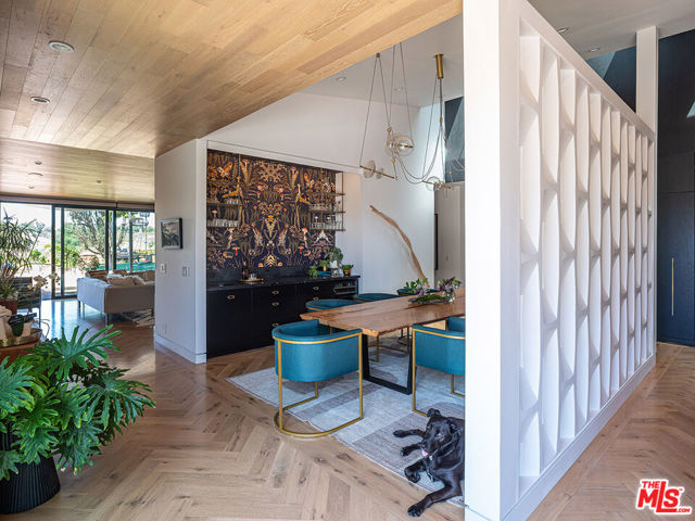 4587 Don Felipe Drive, Los Angeles CA: https://media.crmls.org/mediaz/9218adb1-1518-46a0-b0d5-472e066f35c2.jpg