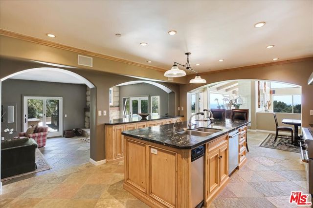 4099 Creciente Drive, Santa Barbara CA: https://media.crmls.org/mediaz/9218c5f1-4860-46cf-82ab-9c87e5ba823b.jpg