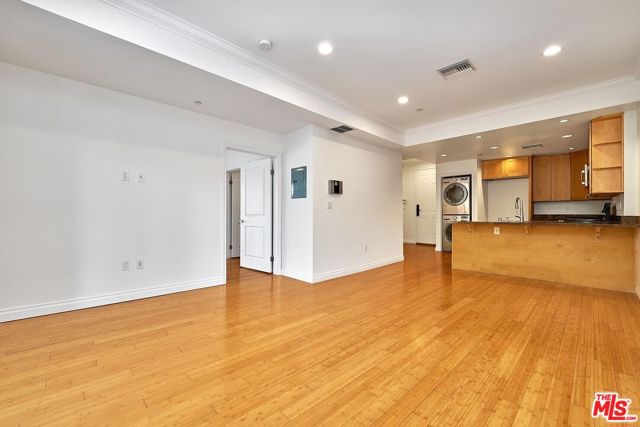 3061 W 12th Place, Los Angeles CA: https://media.crmls.org/mediaz/9218d20f-3f73-4eff-b84b-b564c46a925f.jpg