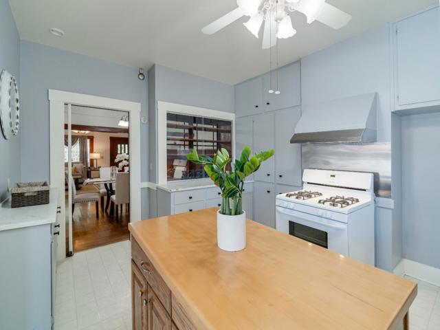 906 West Street, Hollister CA: https://media.crmls.org/mediaz/92190a0e-bc0c-43eb-aaf1-2eadb947455e.jpg