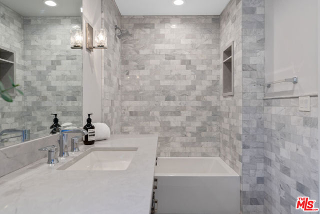 10037 Sunnybrae Avenue, Chatsworth CA: https://media.crmls.org/mediaz/921910a3-5276-442e-afe7-bdd083f2e534.jpg