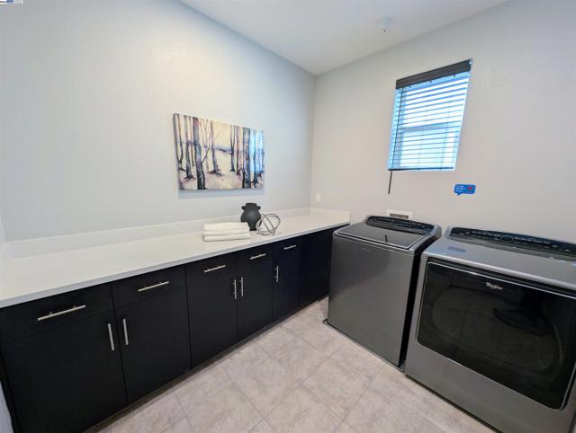 1380 Brookline Loop, Pleasanton CA: https://media.crmls.org/mediaz/9219b106-11e6-469d-a202-78119fb136a3.jpg