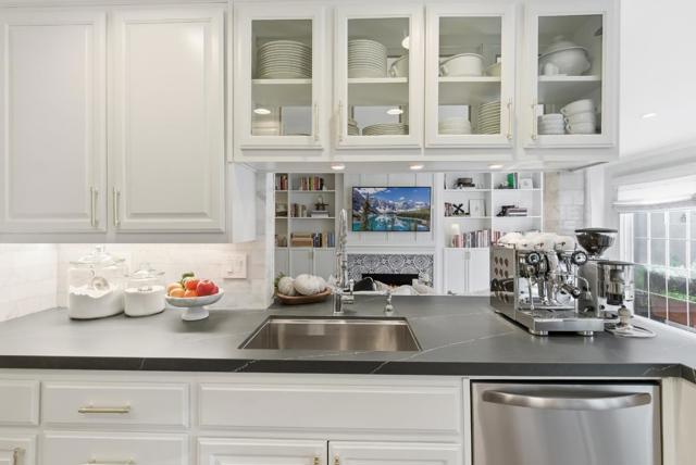 20 Willow Road, Menlo Park CA: https://media.crmls.org/mediaz/921a2e88-6e34-47ce-ac1b-cb958f394302.jpg