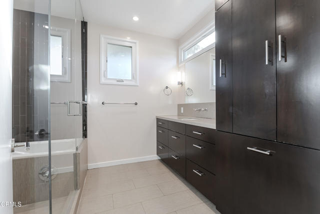 Detail Gallery Image 18 of 25 For 4531 El Camino Corto, La Canada Flintridge,  CA 91011 - 3 Beds | 2/1 Baths