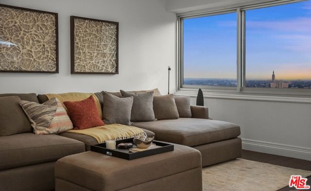 10450 Wilshire Boulevard, Los Angeles CA: https://media.crmls.org/mediaz/921ac32a-5945-4077-a395-39e4b13a8419.jpg