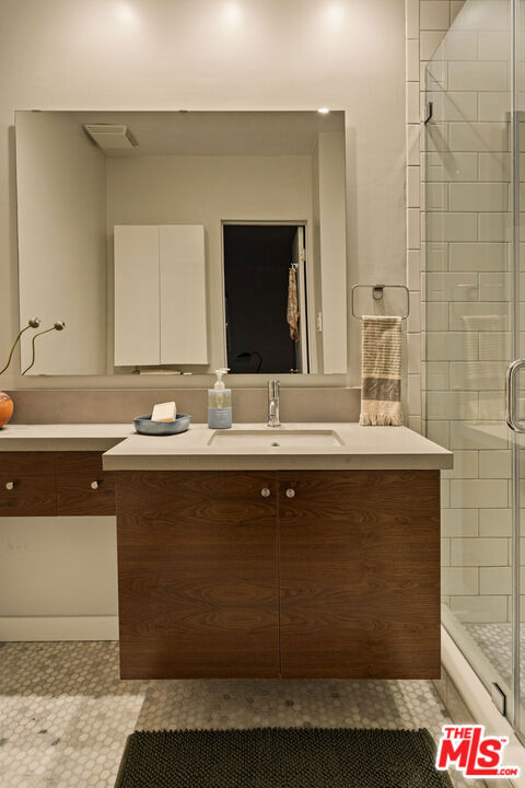 2604 N Beachwood Drive, Los Angeles CA: https://media.crmls.org/mediaz/921bf683-01af-4e86-aad9-6948b7a64ae5.jpg