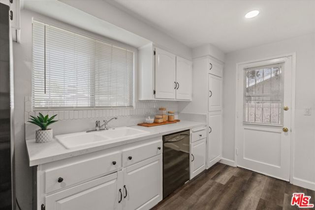 19714 Galway Avenue, Carson CA: https://media.crmls.org/mediaz/921cceca-4509-4938-87d8-9d333e67e03c.jpg