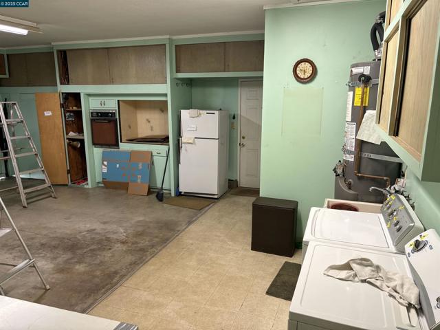 3041 Concord Blvd, Concord CA: https://media.crmls.org/mediaz/921d1146-a9f6-46bd-84fe-bd6eb9973c1e.jpg