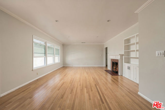 14212 Leadwell Street photo 5