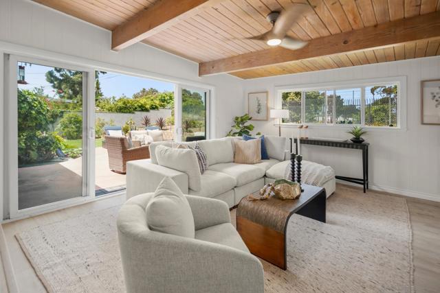 850 Coronado Ave, Coronado CA: https://media.crmls.org/mediaz/921d6244-ab39-4335-b22f-0d36e458536a.jpg