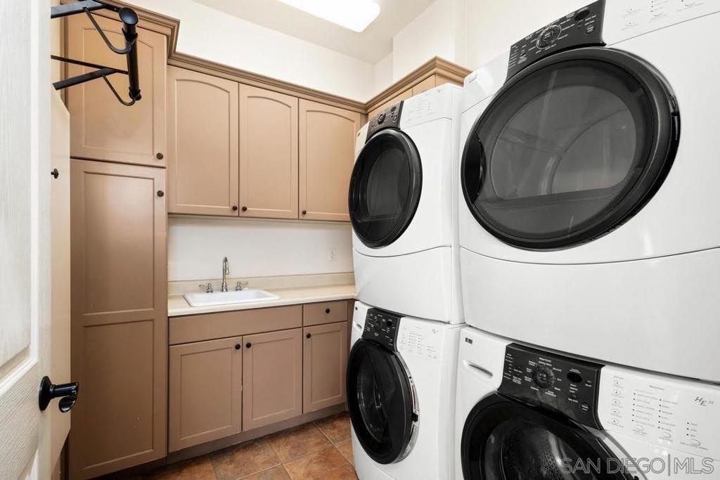 MLS #250033153SD img 11