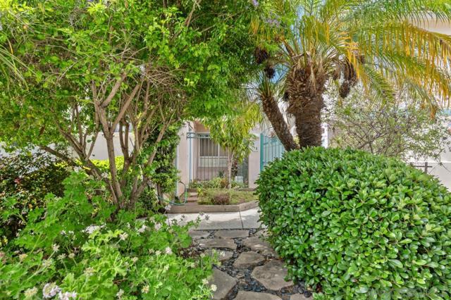 1268 Essex St, San Diego CA: https://media.crmls.org/mediaz/921dd9ff-725d-4aab-88c7-b312bfc22840.jpg