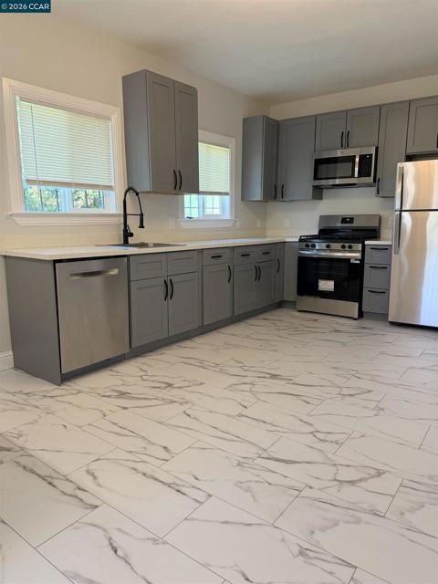 924 7Th St, Richmond CA: https://media.crmls.org/mediaz/921ed7ef-d8d5-49e5-bd3b-8bab9d40b793.jpg