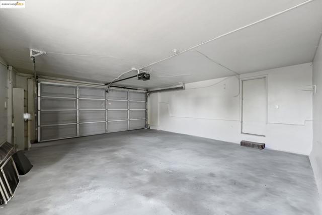 10601 Sheldon St, Oakland CA: https://media.crmls.org/mediaz/921ee0da-e4c1-4613-bb88-c5c79074bf80.jpg