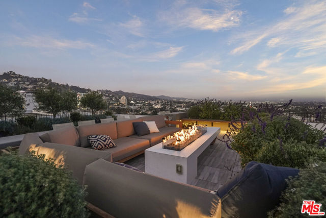 1100 Alta Loma Road, West Hollywood CA: https://media.crmls.org/mediaz/921f37e8-9c58-4b6e-a93f-49db44f60858.jpg
