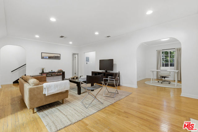 837 Westmount Drive, West Hollywood CA: https://media.crmls.org/mediaz/921f3dec-3f9b-49af-aaeb-4211fe7496e1.jpg