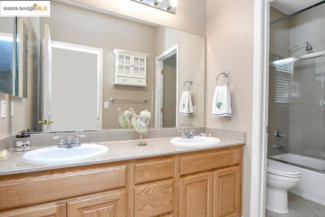 596 Toscanna Court, Brentwood CA: https://media.crmls.org/mediaz/921fcb50-66cd-4460-8733-ae12a2b22760.jpg