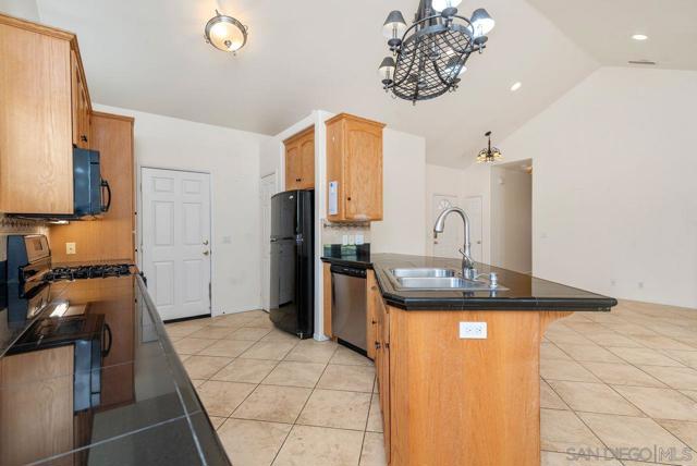13222 Whitewater Dr, Poway CA: https://media.crmls.org/mediaz/921ff89d-6da7-4bb8-a8a8-cf2012b280b5.jpg