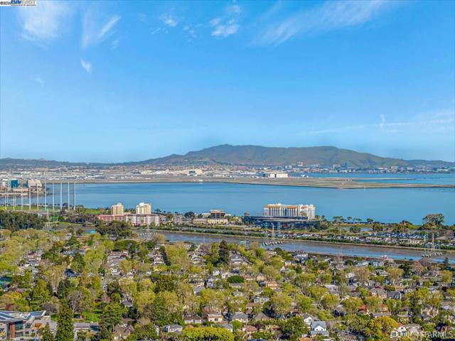 320 Peninsula Ave, San Mateo CA: https://media.crmls.org/mediaz/92200115-977f-49fd-9c6b-41c21c94036c.jpg