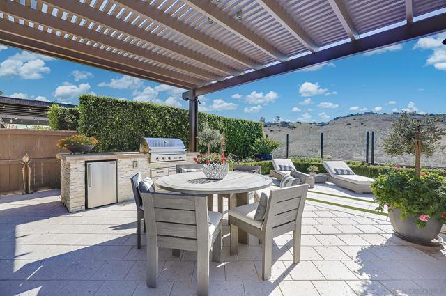 8112 Auberge Cir, San Diego CA: https://media.crmls.org/mediaz/92203556-6fba-4273-aa46-cfc55f9198a3.jpg