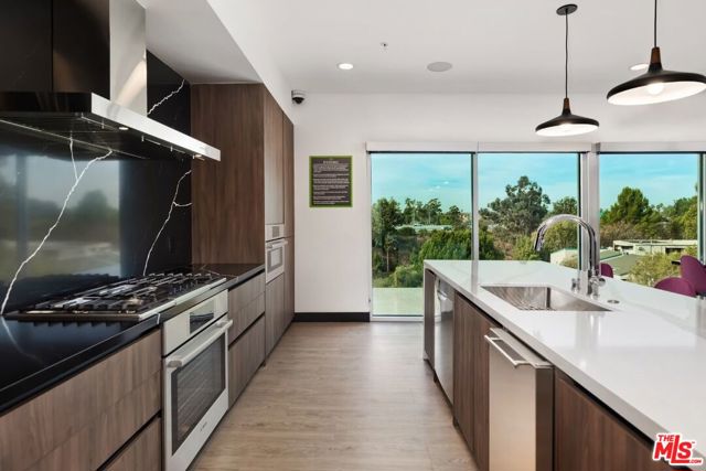 11036 Moorpark Street, Los Angeles CA: https://media.crmls.org/mediaz/92205292-b8a3-4911-84b3-d3de4fd9a393.jpg