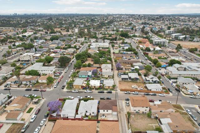 3821 Shiloh Rd, San Diego CA: https://media.crmls.org/mediaz/92209230-1a99-4ad7-b99f-b16102e49c62.jpg