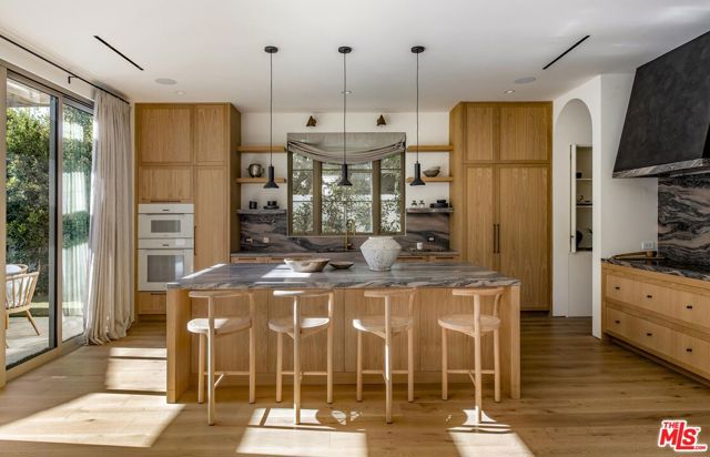 4209 Vantage Avenue, Studio City CA: https://media.crmls.org/mediaz/9220974f-09cd-4178-bcba-8501a6bb8e4f.jpg