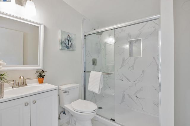 216 Appian Way, Union City CA: https://media.crmls.org/mediaz/92210a9a-78c1-4140-91ef-2b965459975d.jpg